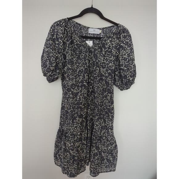 Never A Wallflower Gathered V Neck Floral Dress NWT - Picture 4 of 7